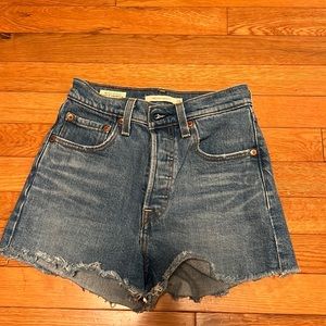 Levi’s rib cage high waisted shorts
